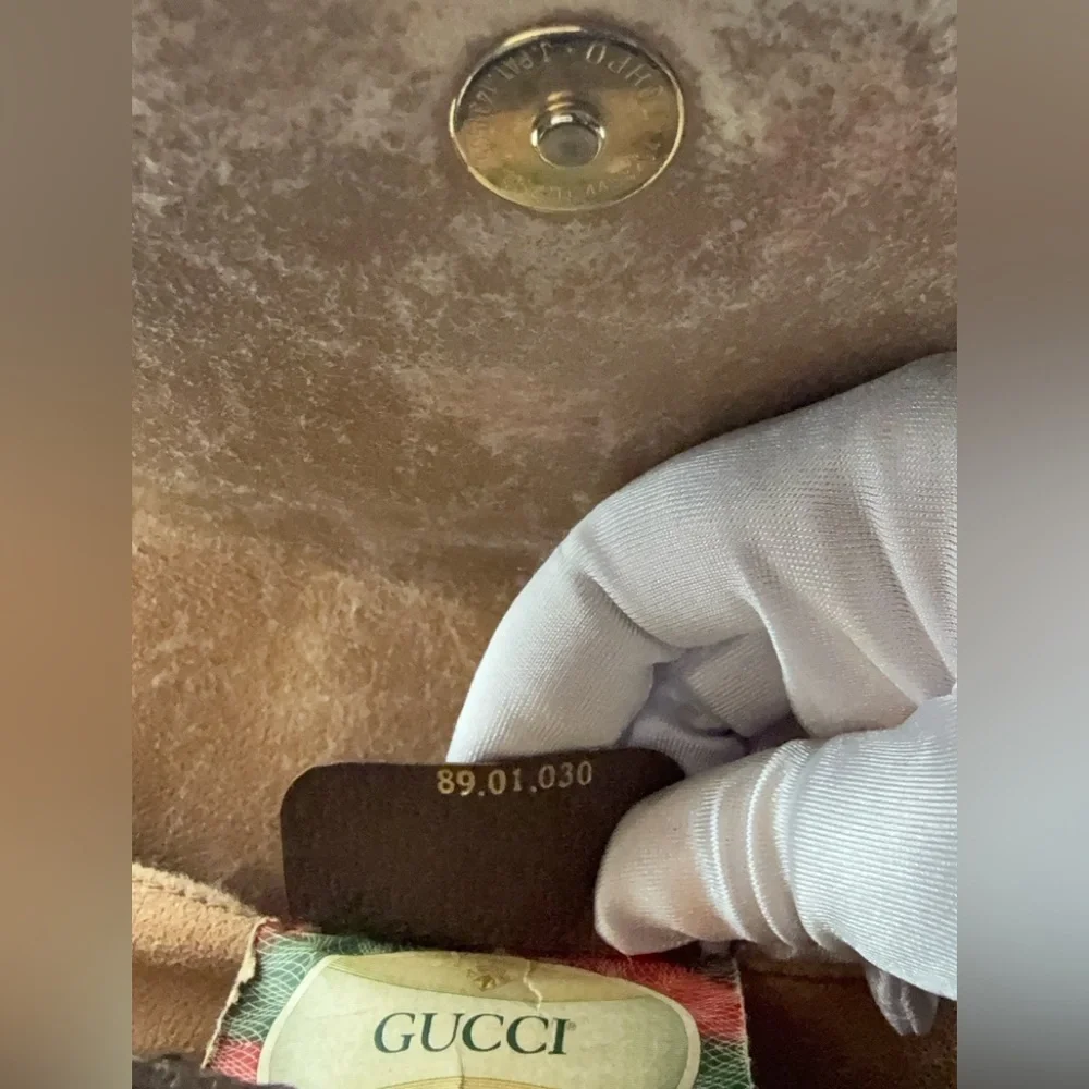Vintage Gucci GG Supreme Toiletry Bag – 1989 - Picture 10 of 12